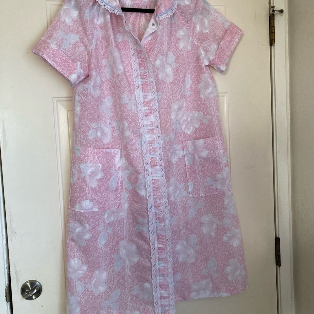 1960’s -1970’s house dress handmade pink bathrobe just like grandma